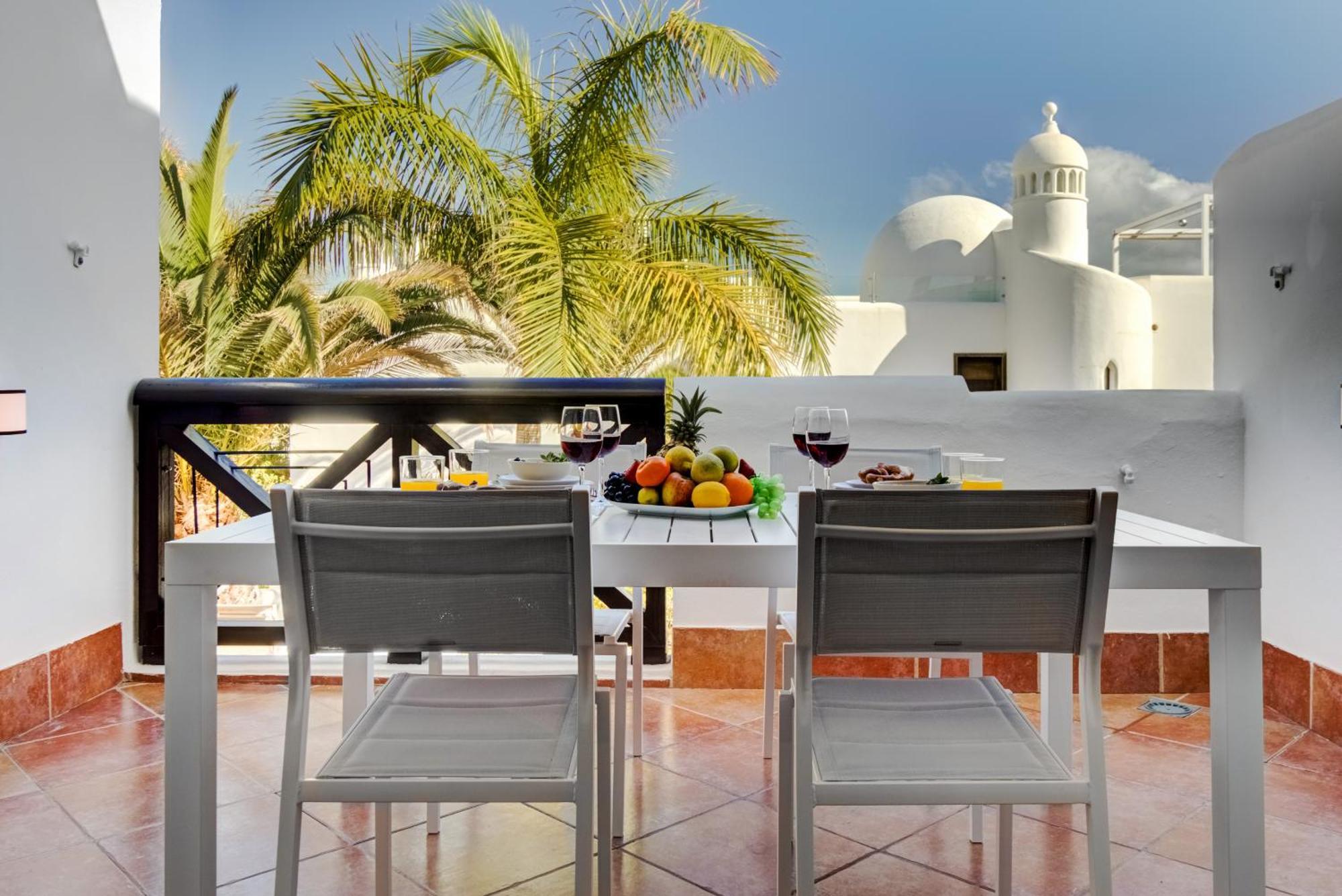 White Paradise Apartment *